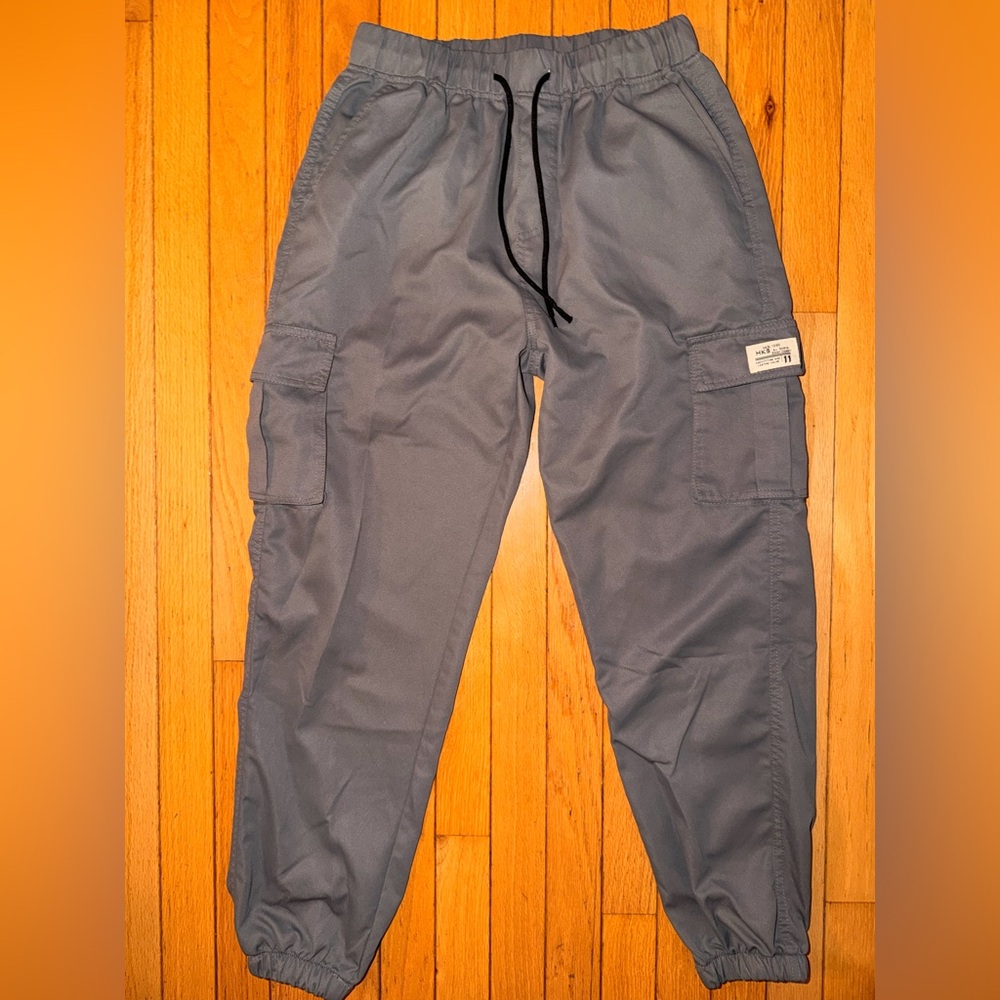 Men’s NWOT size small gray cargo drawstring elastic waist ankle polyester pants